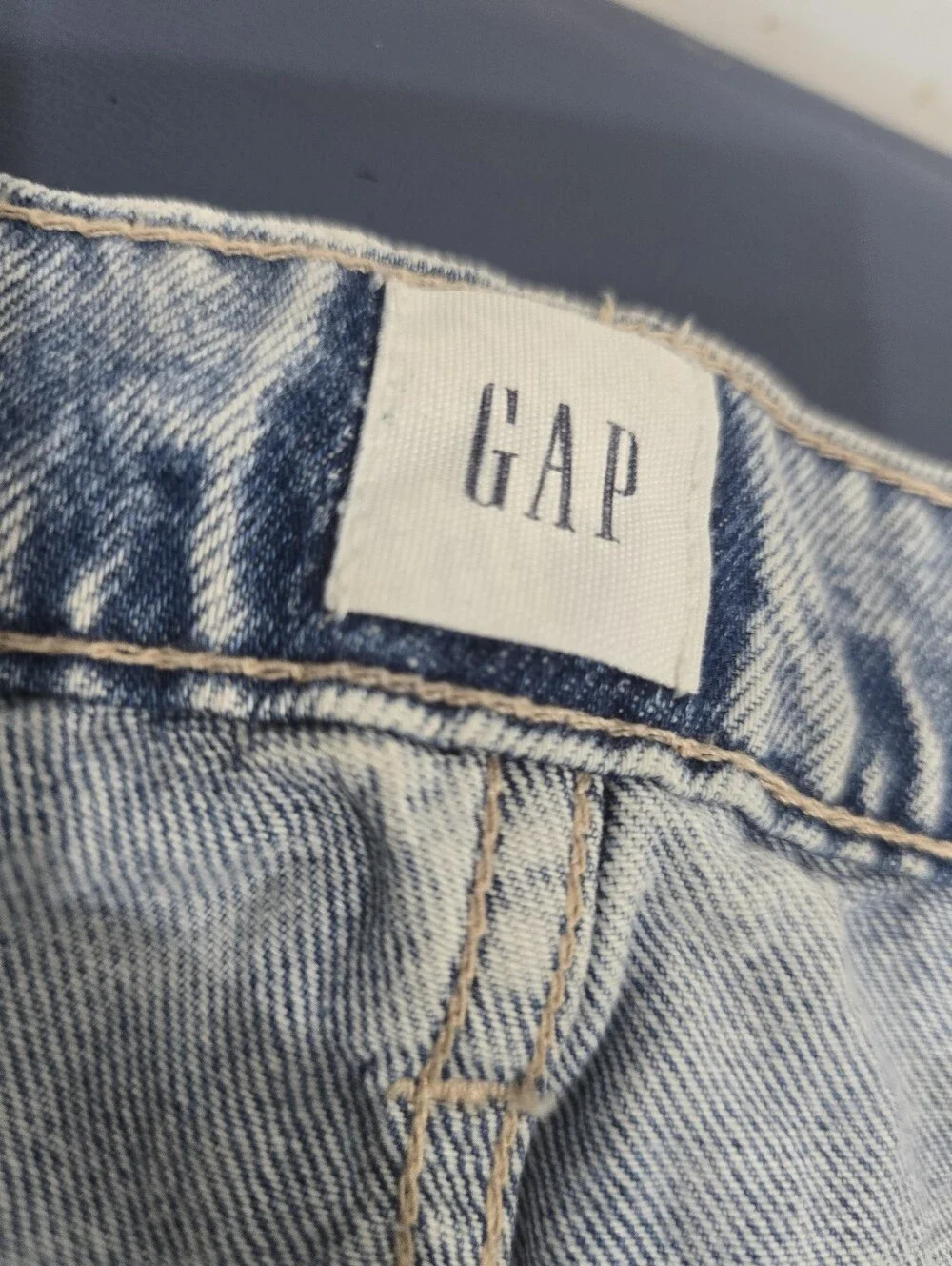Gap High Rise Cut Off Mom Jeans Denim Shorts 14/32 Distressed Raw Hem NWT